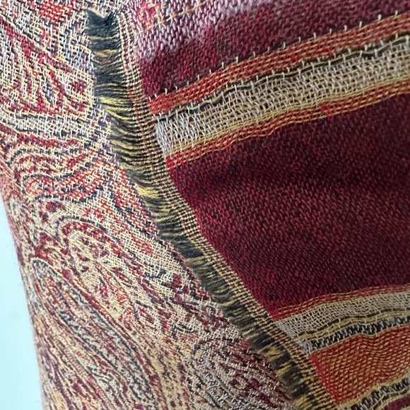 Paisley Patterned Shawl - Picture 6 of 6